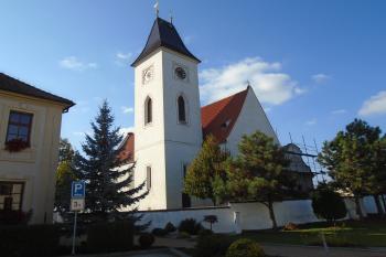 pohled na kostel z jihovýchodu (© Jaroslav Špiroch  10/2021)