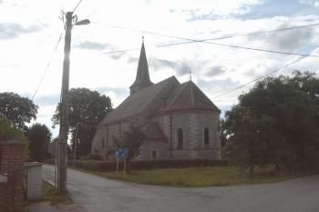 Mukařov - kostel Nanebevzetí P. Marie (2003 © Vitek Soupal - www.mukarov.cz)