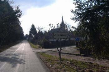 Mukařov - kostel Nanebevzetí P. Marie (2003 © Vitek Soupal - www.mukarov.cz)