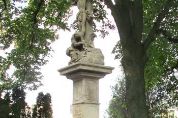 Sousoší Ukřižovaného Krista se sv. Máří Magdalenou na hřbitově v Olomouci, Nové ulici (© Pavel Vítek  10/2021)