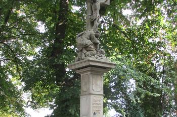Sousoší Ukřižovaného Krista se sv. Máří Magdalenou na hřbitově v Olomouci, Nové ulici (© Pavel Vítek  10/2021)