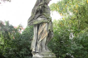 Socha Zmrtvýchvstání Krista v olomoucké čtvrti Nová Ulice. (© Pavel Vítek  10/2021)