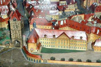 Prašná brána a bývalý Králův dvůr v místech dnešního Obecního domu (Langweillův model Prahy) ( © Pavel Zany Komárek 07/2004)