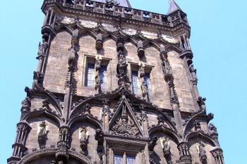 Fasáda Prašné brány, která vítala cizince vstupující do opevněné Prahy ( © Jan P. Štěpánek 07/2007)