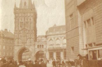 Praha - Prašná brána - fotografie z počátku 20.století (soukr.sbírka IvoR) ( © anon.)