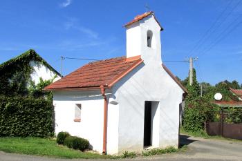 Kaplička v Nové Vsi, části obce Důl, v okrese Pelhřimov. (© Pavel Vítek  09/2021)