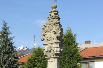 Sloup Nejsvětější Trojice v olomoucké čtvrti Černovír. (© Pavel Vítek  10/2021)