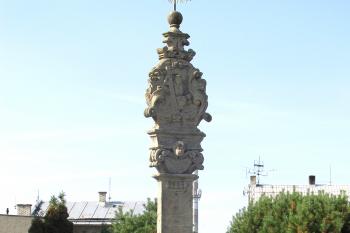 Sloup Nejsvětější Trojice v olomoucké čtvrti Černovír. (© Pavel Vítek  10/2021)