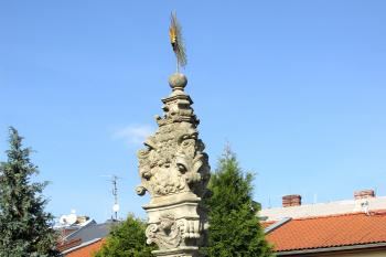 Sloup Nejsvětější Trojice v olomoucké čtvrti Černovír. (© Pavel Vítek  10/2021)