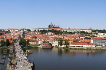 Karlův most a Malá Strana s Hradčany ze Staroměstské mostecké věže ( © Jan P. Štěpánek 07/2007)