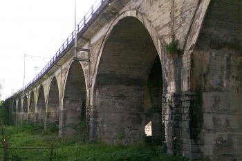 Železniční viadukt v Úvalech v okrese Praha - východ. (© Pavel Vítek  10/2021)