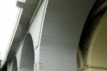 Železniční viadukt v Úvalech v okrese Praha - východ. (© Pavel Vítek  10/2021)