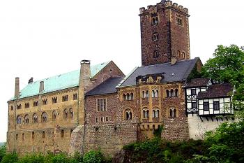 Hrad Wartburg nad městem Eisenach v německé spolkové zemi Durynsko (© Pavel Vítek 06/2001)