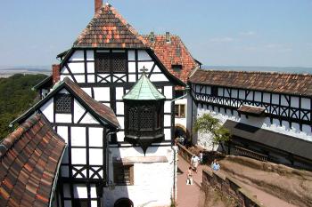 Hrad Wartburg nad městem Eisenach v německé spolkové zemi Durynsko (© Pavel Vítek 06/2001)