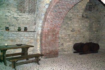 Prostory pod radničním areálem, které vznikly na úrovni středověkého terénu v průběhu 12. a 13. století. ( © Miroslav BITTER 01/2007)