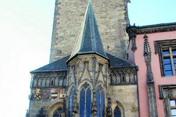 arkýřová kaple se znaky cechů ( © Pavel Zany Komárek 28/1/2001)