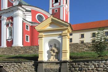 Výklenková kaplička sv. Jana Nepomuckého v Pacově (© Pavel Vítek 09/2021)