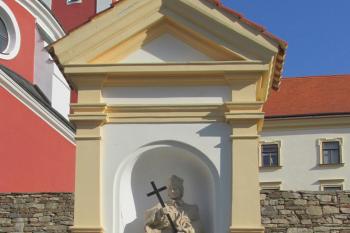 Výklenková kaplička sv. Jana Nepomuckého v Pacově (© Pavel Vítek 09/2021)