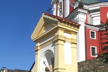 Výklenková kaplička sv. Jana Nepomuckého v Pacově (© Pavel Vítek 09/2021)