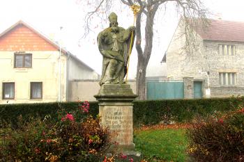 Socha sv. Blažeje v obci Kačice v okrese Kladno. (© Pavel Vítek  10/2021)