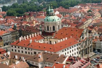 Pohled z katedrály sv. Víta, Václava a Vojtěcha na chrám sv. Mikuláše. ( © Miroslav BITTER 07/2007)