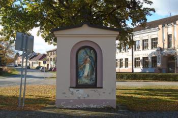 pohled na kapli ze severu od kostela (© Jaroslav Špiroch  10/2021)