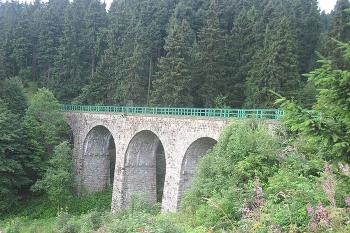 Kamenný železniční viadukt u Pořínského nádraží v okrese Tábor. (© Pavel Vítek 09/2021)
