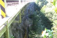 kamenný železniční viadukt