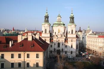 Kostel z okna Sálu architektů Staroměstské radnice ( © Ivan Grisa 12/2008)