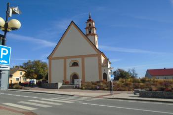 pohled na hlavní průčelí kostela ze západu (© Jaroslav Špiroch  10/2021)