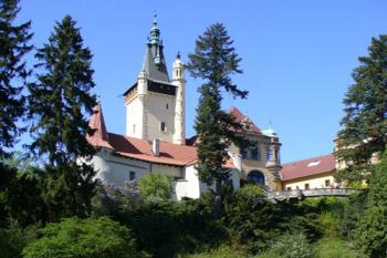Průhonice - pohled na zámek z mostu přes Botič (© Pavel Jarý,  01.05.2007)