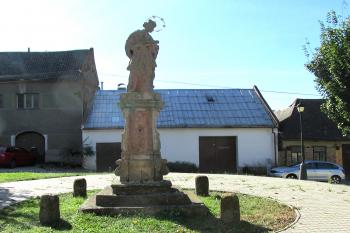 Socha sv. Jana Nepomuckého v Městečku Trnávka u Moravské Třebové. (© Pavel Vítek  09/2021)