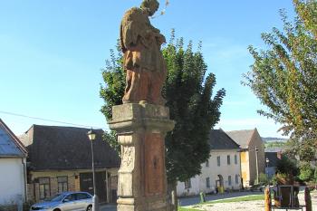 Socha sv. Jana Nepomuckého v Městečku Trnávka u Moravské Třebové. (© Pavel Vítek  09/2021)