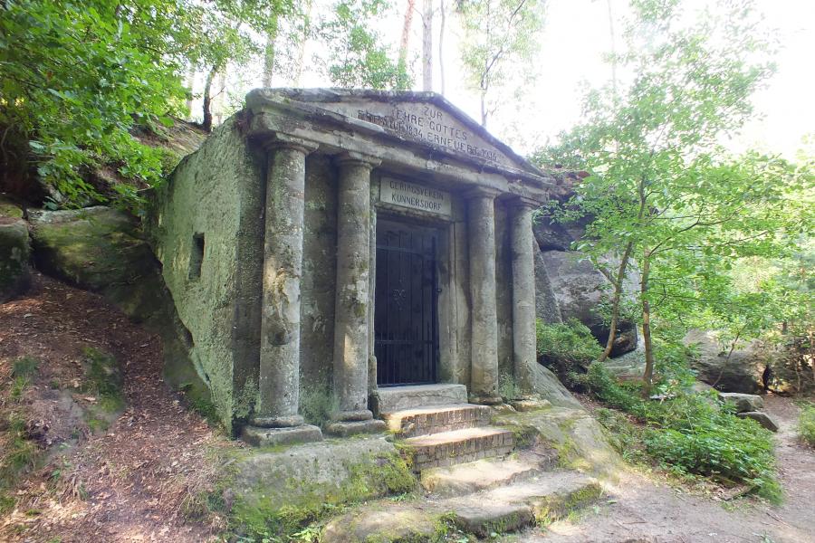 skalní kaple Panny Marie