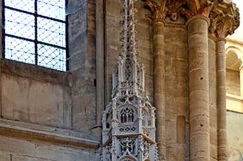 Kostel Panny Marie v Semur en Auxois ve Francii. (© Pavel Vítek 06/2005)