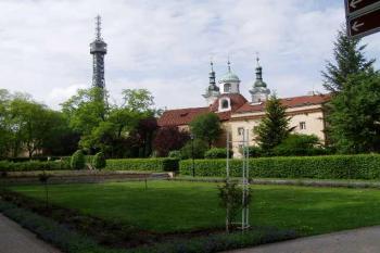 pohled z parku (© Karel Piskáček, 06/2007)