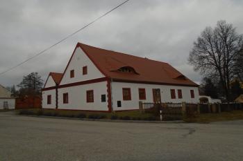 fara (?) na severovýchodě (© Jaroslav Špiroch  12/2021)
