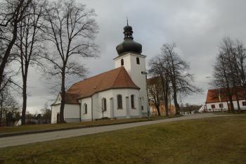pohled na kostel z jihovýchodu (© Jaroslav Špiroch 12/2021)