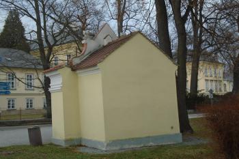 zadní strana kaple z jihozápadu (© Marcela Váňová  12/2021)