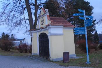 pohled na kapli ze severozápadu (© Marcela Váňová  12/2021)