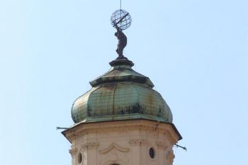 Hvězdárenská věž v pohledu z Mariánského náměstí (© Václav Čermák, 09/2006)