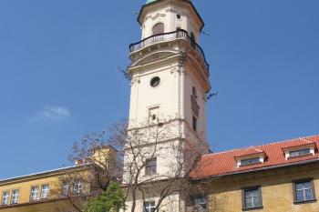 Astronomická věž ( © Jiří Čížek 04/2004)