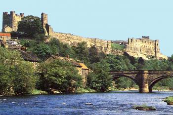 Hrad Richmond v severní Anglii, v Richmondshire, hrabství North Yorkshire. (© Pavel Vítek 08/2006)
