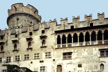 Hrad Buonconsiglio ve městěTrento v severní Itálii. (© Pavel Vítek 05/2001)