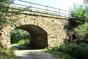 Kamenný železniční viadukt u obce Důl, místní části Nová Ves, v okrese Pelhřimov. (© Pavel Vítek 09/2021)