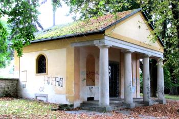Wedrichova hrobka u Městského parku v České Lípě. (© Pavel Vítek 09/2021)