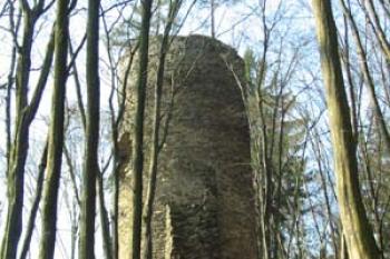 Chrenovice - bergfrit (2003 ©Puffin)
