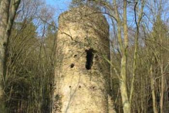 Chrenovice - bergfrit (2003 ©Puffin)
