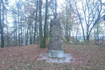 Máchův pomník (© Josef Doležal 11/2017)