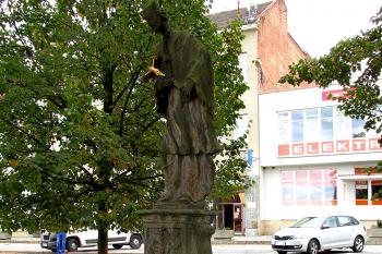 Socha sv. Jana Nepomuckého v Konici v okrese Prostějov. (© Pavel Vítek 10/2021)